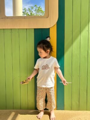 Logo embroidered short-sleeve shirt (white and pink)