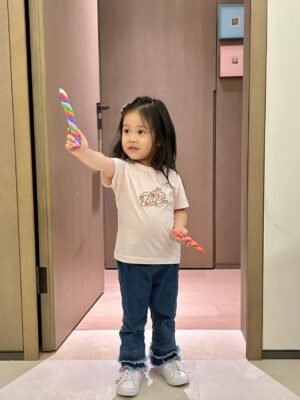 Logo embroidered short-sleeve shirt (white and pink)