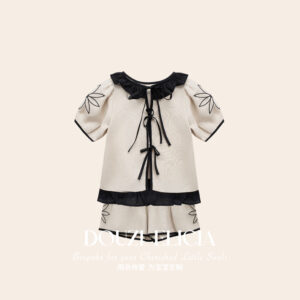 Apricot Set Sandy Shore ( black white )