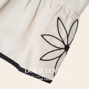 Apricot Set Sandy Shore ( black white )