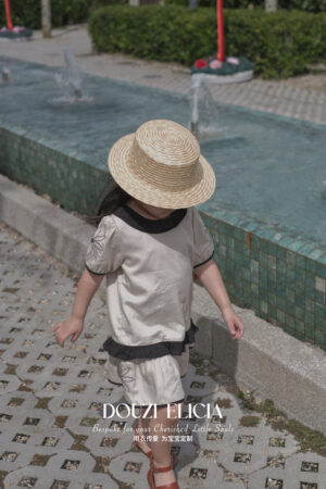 Apricot Set Sandy Shore ( black white )